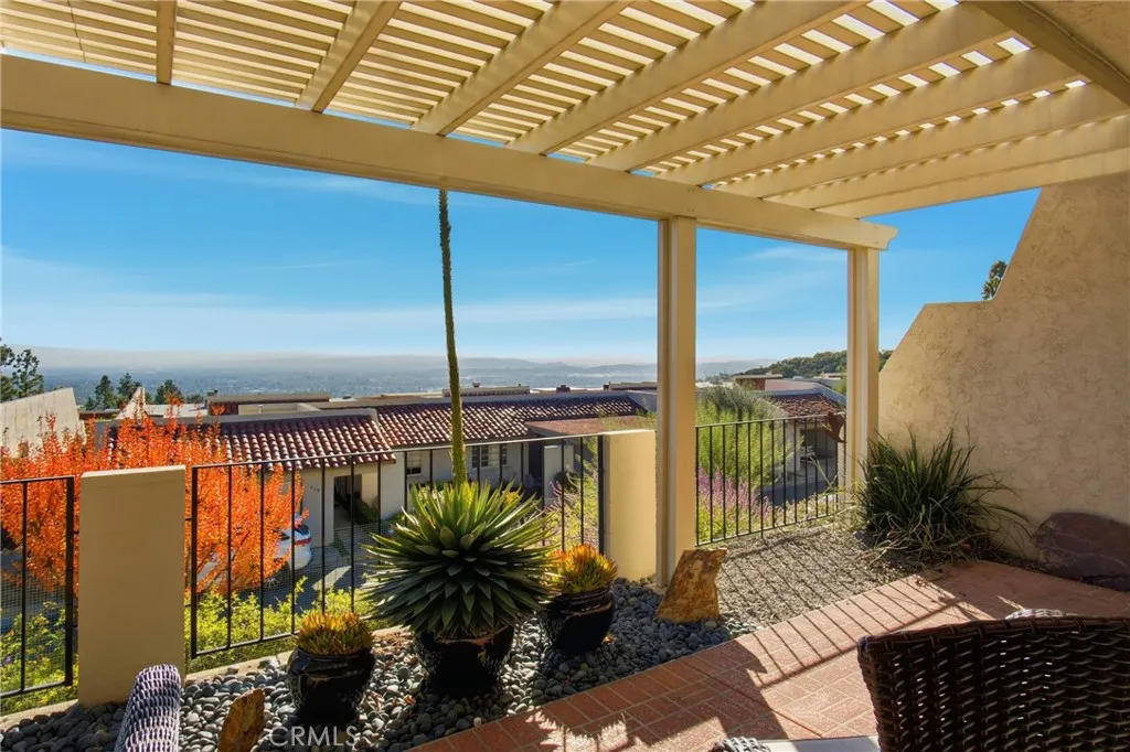 880 W Highpoint, Claremont, California 91711 home-pic-33